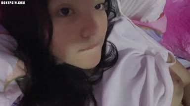 Background nonton video viral Bocil Cantik Sange Dood Omek Dikamar Nikmatin Suasana Hyper Parah