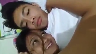 Background nonton video viral ABG Bocil Mulus Ngewe Dikamar Mumpung Gada Ayah Keenakan