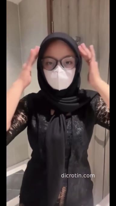 Background nonton video viral BOKEP ABG Jilbab Kebaya Hitam Sangek Sampai Omek