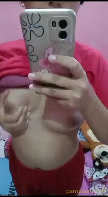 Background nonton video viral BOKEP Bocil PINK Sangek Malah Mainin Uting Dood