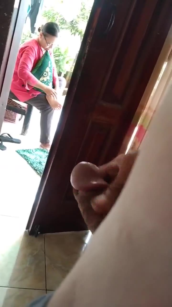 Background nonton video viral BOKEP Ibu Mulus Di Ewe Paksa Anak Tirinya Setiap Hari