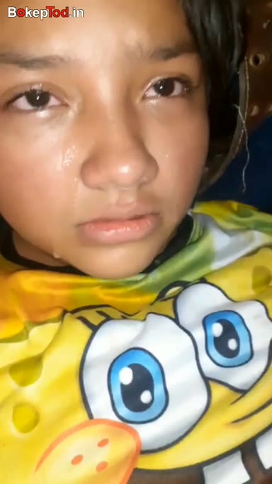 Background nonton video viral Bocil Baju Spongebob Nangis Dipaksa Ayah Tiri Terpanas